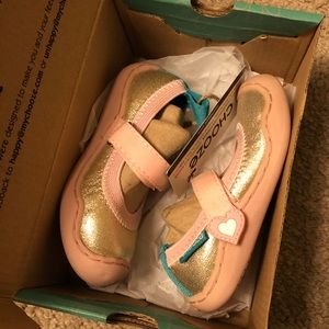 Girls shoes NWT